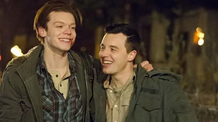 ¿Las personas en las siguientes imágenes son los personajes principales de qué serie de televisión?