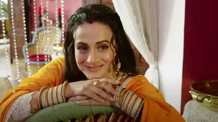 Eres Sakeena, la amable y gentil esposa de Tara Singh.