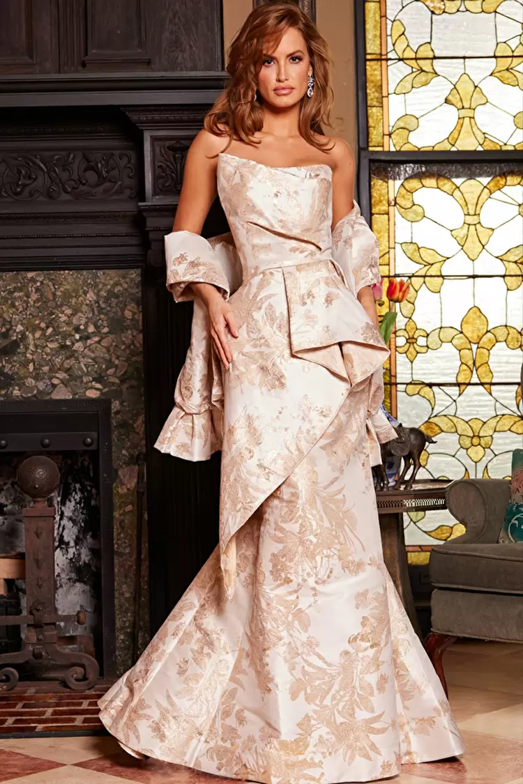 Con sus complejos estampados y diseños únicos, este vestido de noche desprende un aura elegante y sofisticada. 