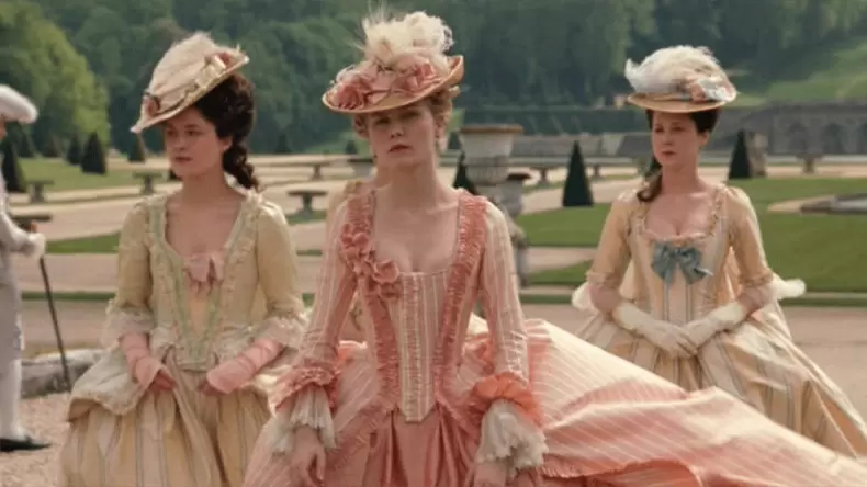 ¿En qué traje de época clásica europea encajas?(Para chicas)