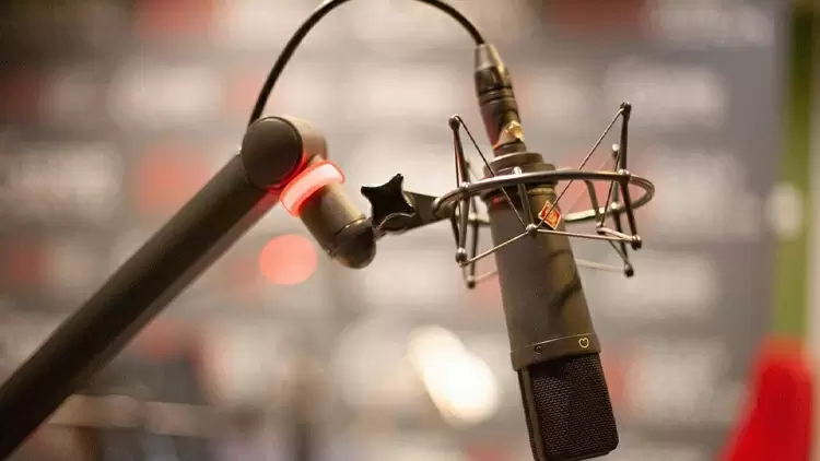 Cuando escuchas una canción en la radio, ¿qué es lo que más te gusta hacer?