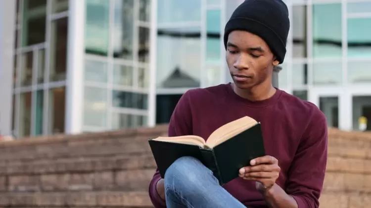 ¿Cuál de los siguientes temas de libros suena divertido?