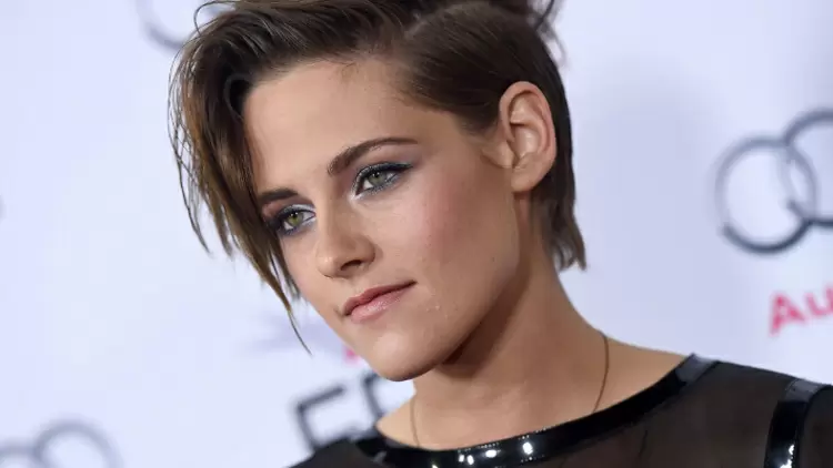 ¿Presta más atención a las mujeres famosas o desconocidas que a los hombres?