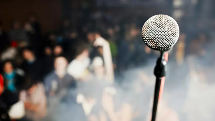 ¿Cómo te sentirías si te pidieran presentarte en público?