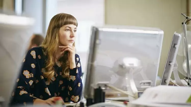 ¿Con qué frecuencia te resulta difícil prestar atención a los detalles o cometer errores descuidados en tu trabajo u otras actividades?