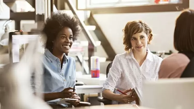 ¿Con qué frecuencia tienes problemas para mantenerte concentrado en tareas o actividades, como durante conferencias, conversaciones o lecturas?