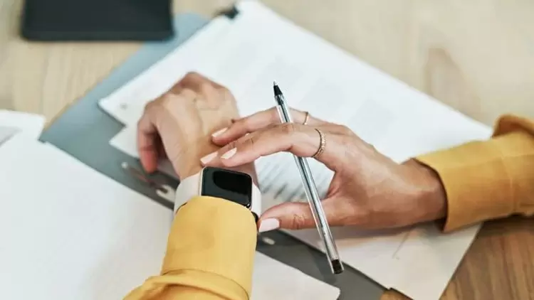 ¿Con qué frecuencia tienes dificultades para organizar tareas y actividades, como espacios de trabajo desordenados o plazos perdidos?