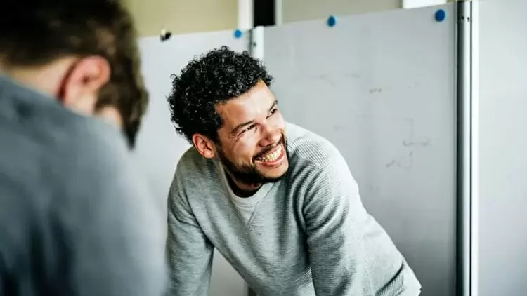 ¿Con qué frecuencia te distraes fácilmente por estímulos externos, como ruidos o distracciones visuales?